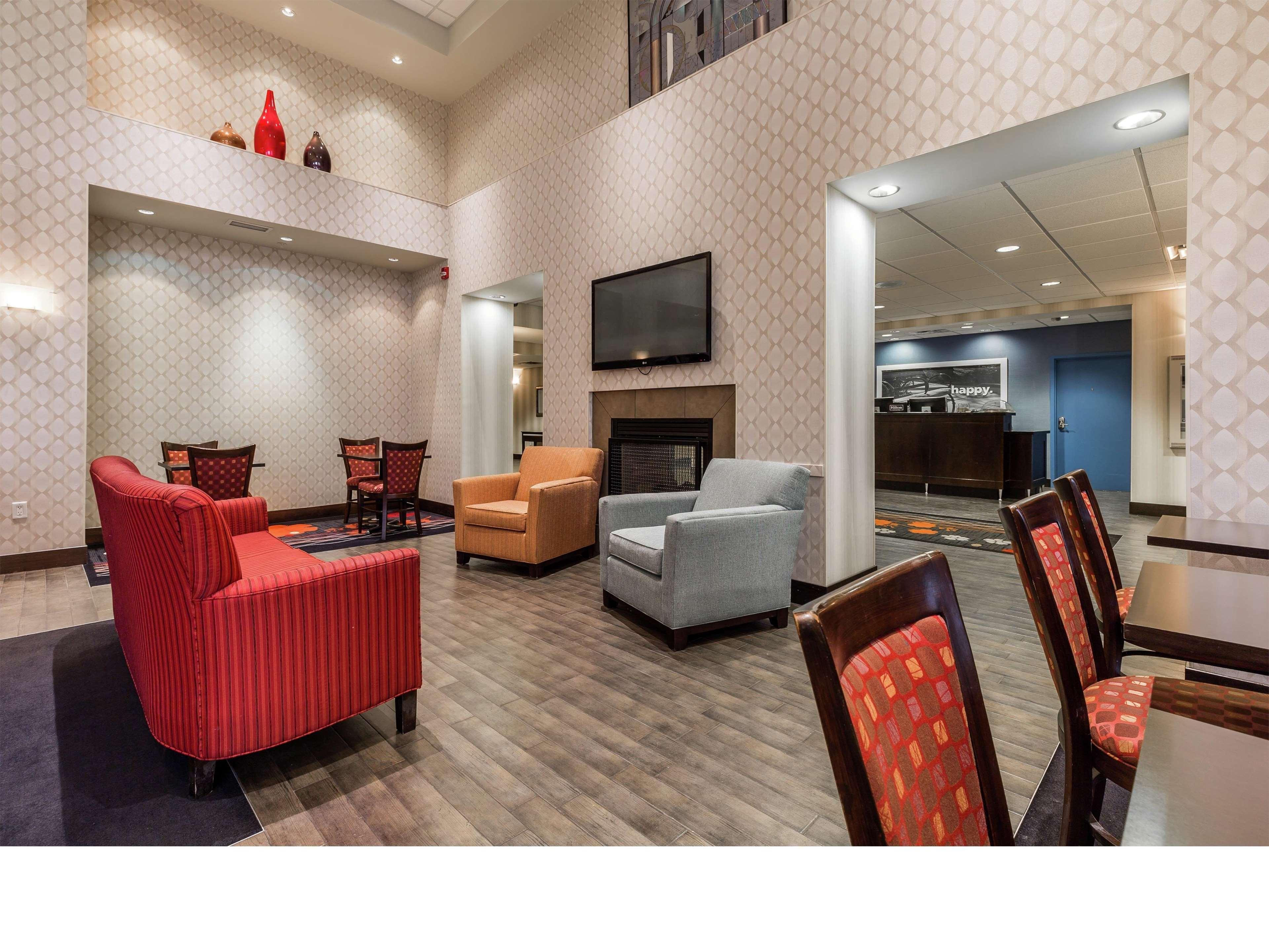 Hampton Inn & Suites By Hilton Lethbridge Dış mekan fotoğraf