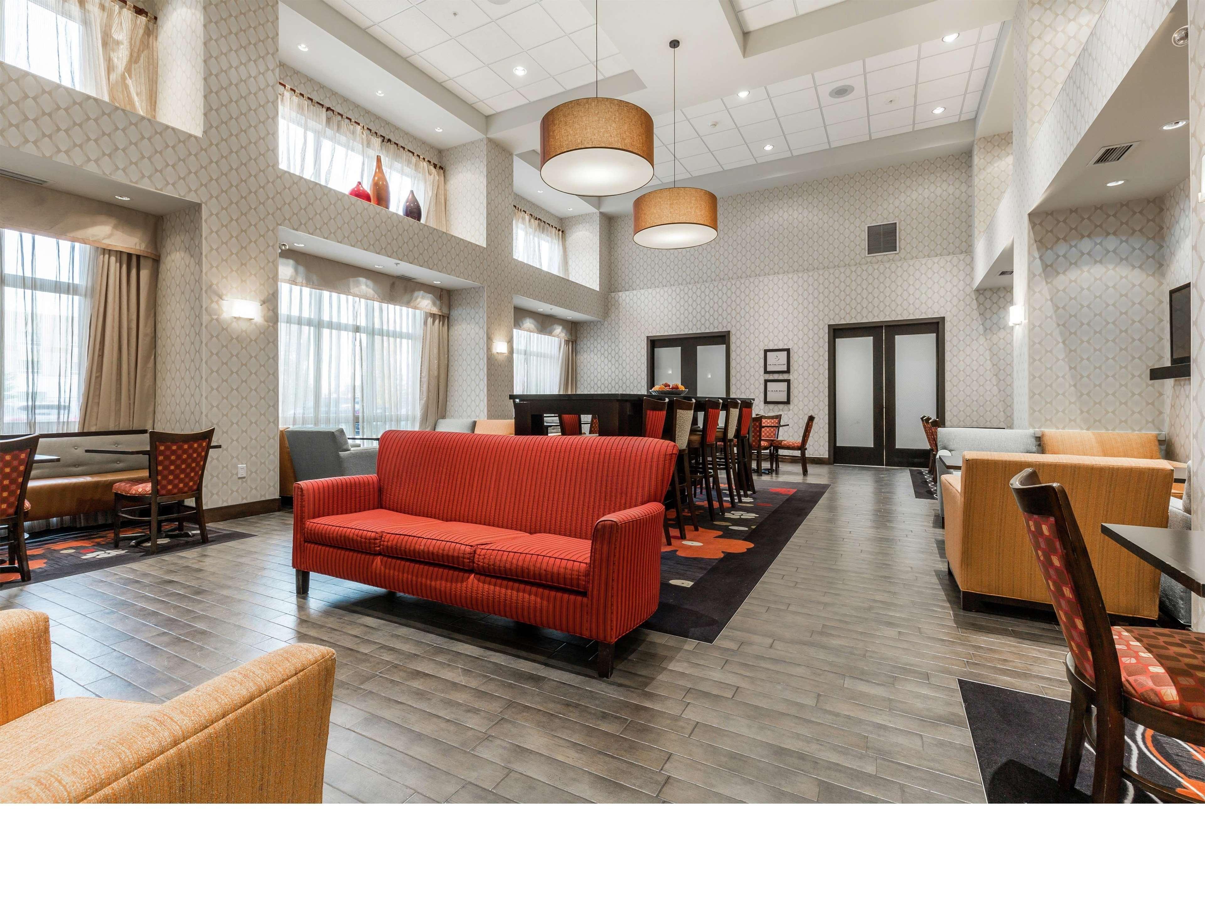 Hampton Inn & Suites By Hilton Lethbridge Dış mekan fotoğraf
