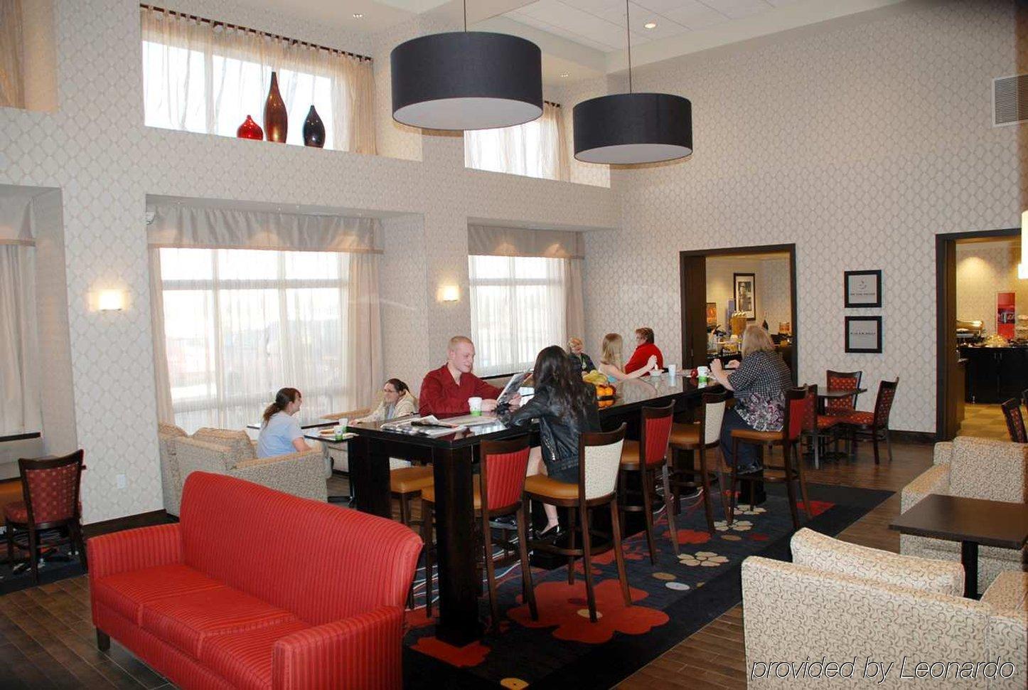 Hampton Inn & Suites By Hilton Lethbridge Restoran fotoğraf